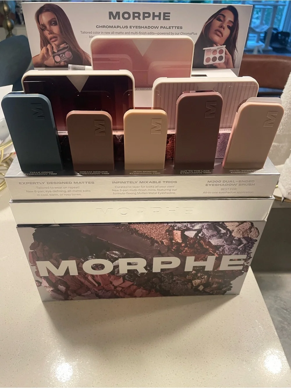 Morphe Eyeshadow Palette - Mauve, Rose, Taupe & Deep Brown Shades